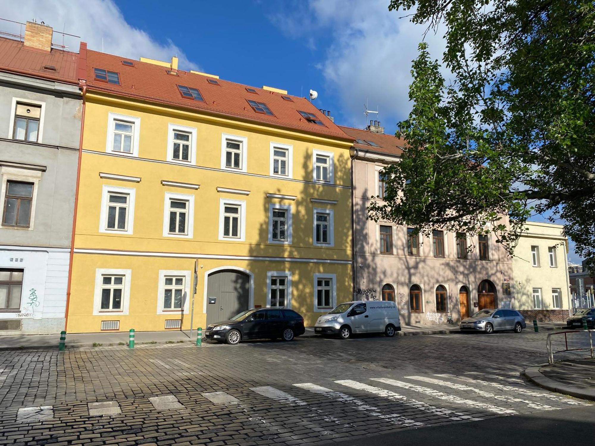 Honest Karlin Aparthotel Prague Exterior photo
