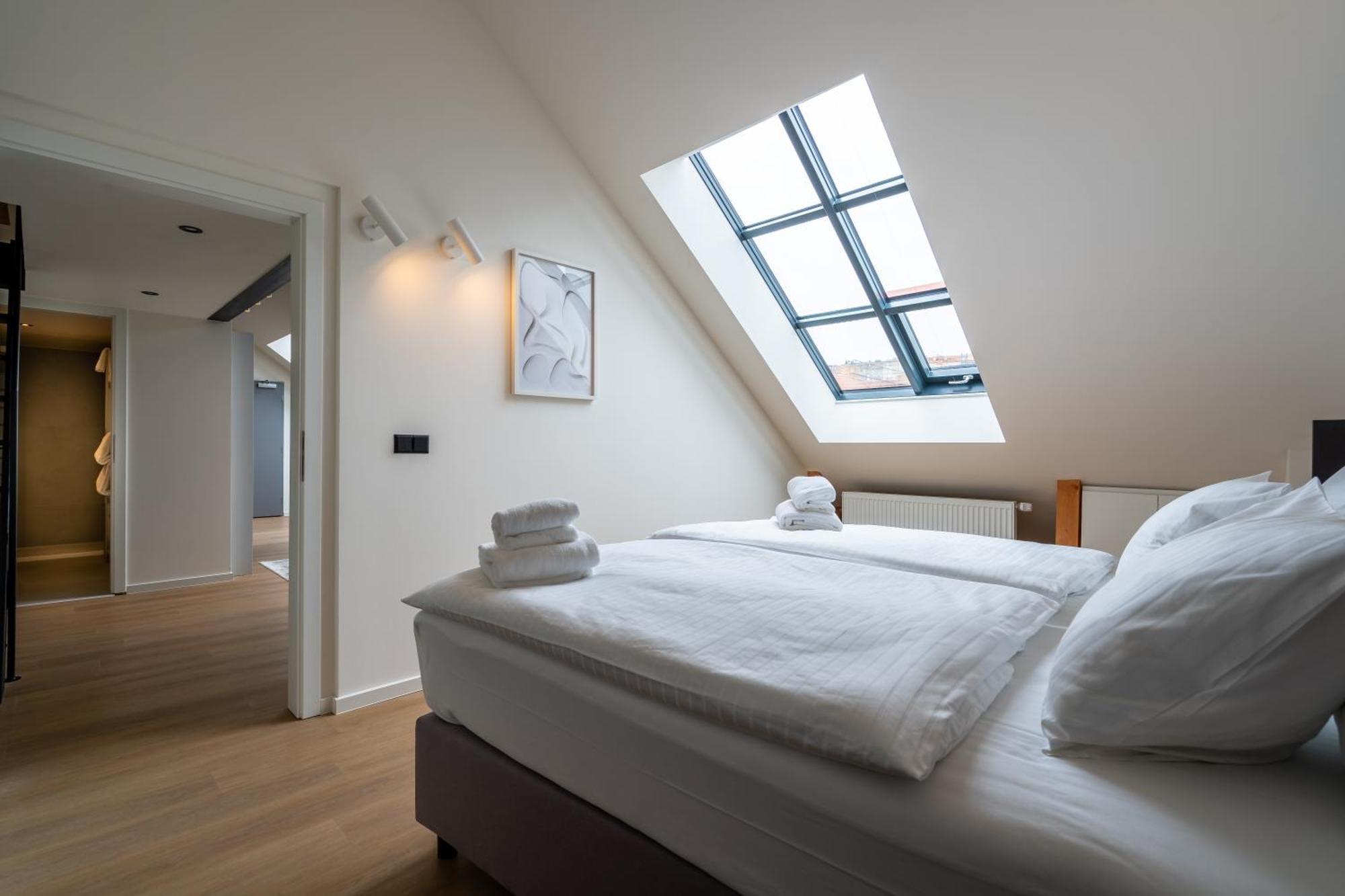 Honest Karlin Aparthotel Prague Exterior photo