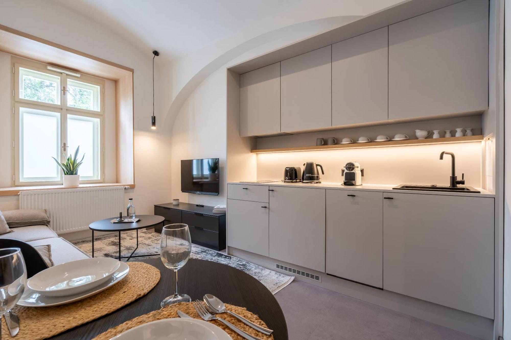 Honest Karlin Aparthotel Prague Room photo