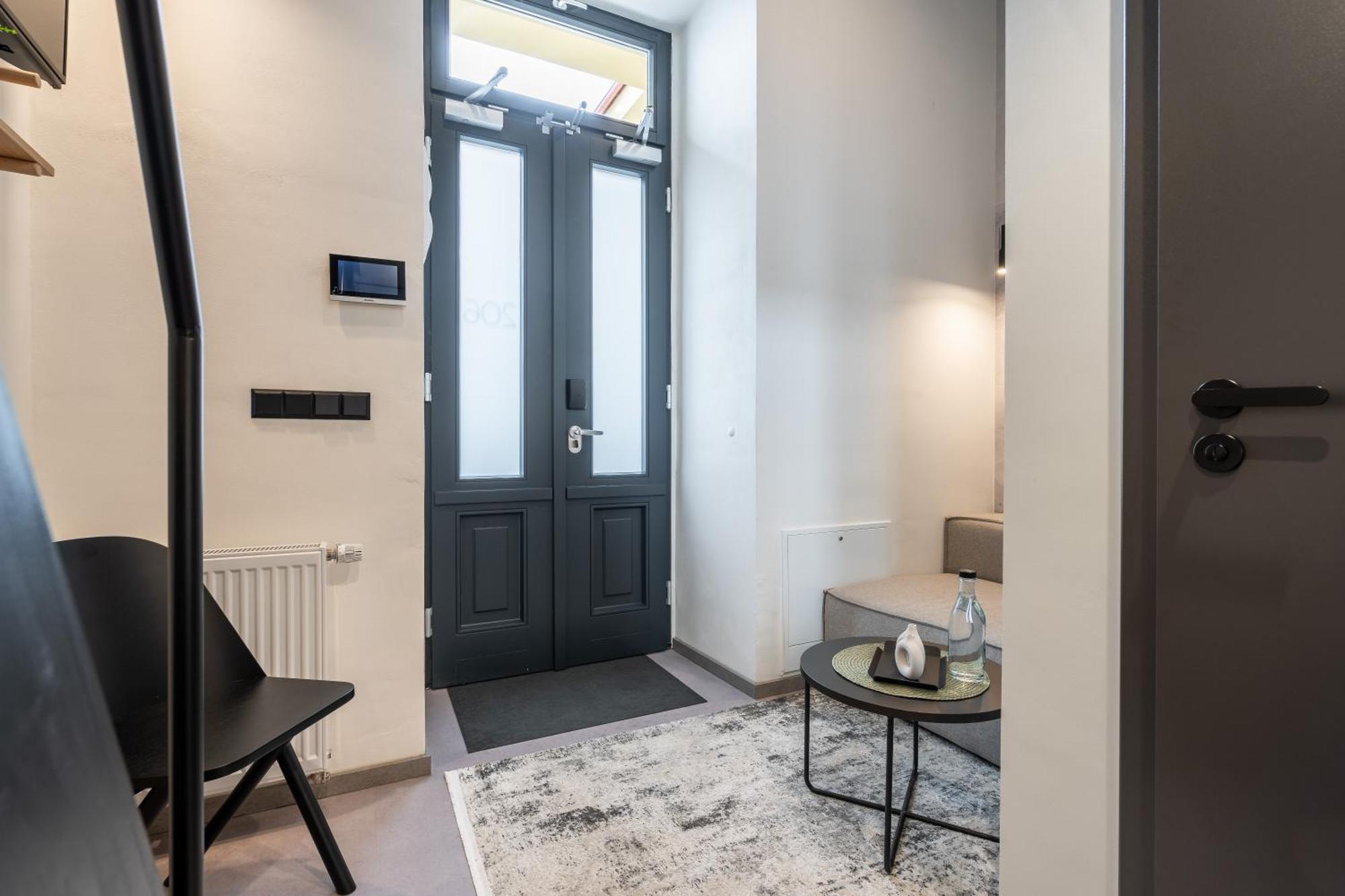 Honest Karlin Aparthotel Prague Room photo
