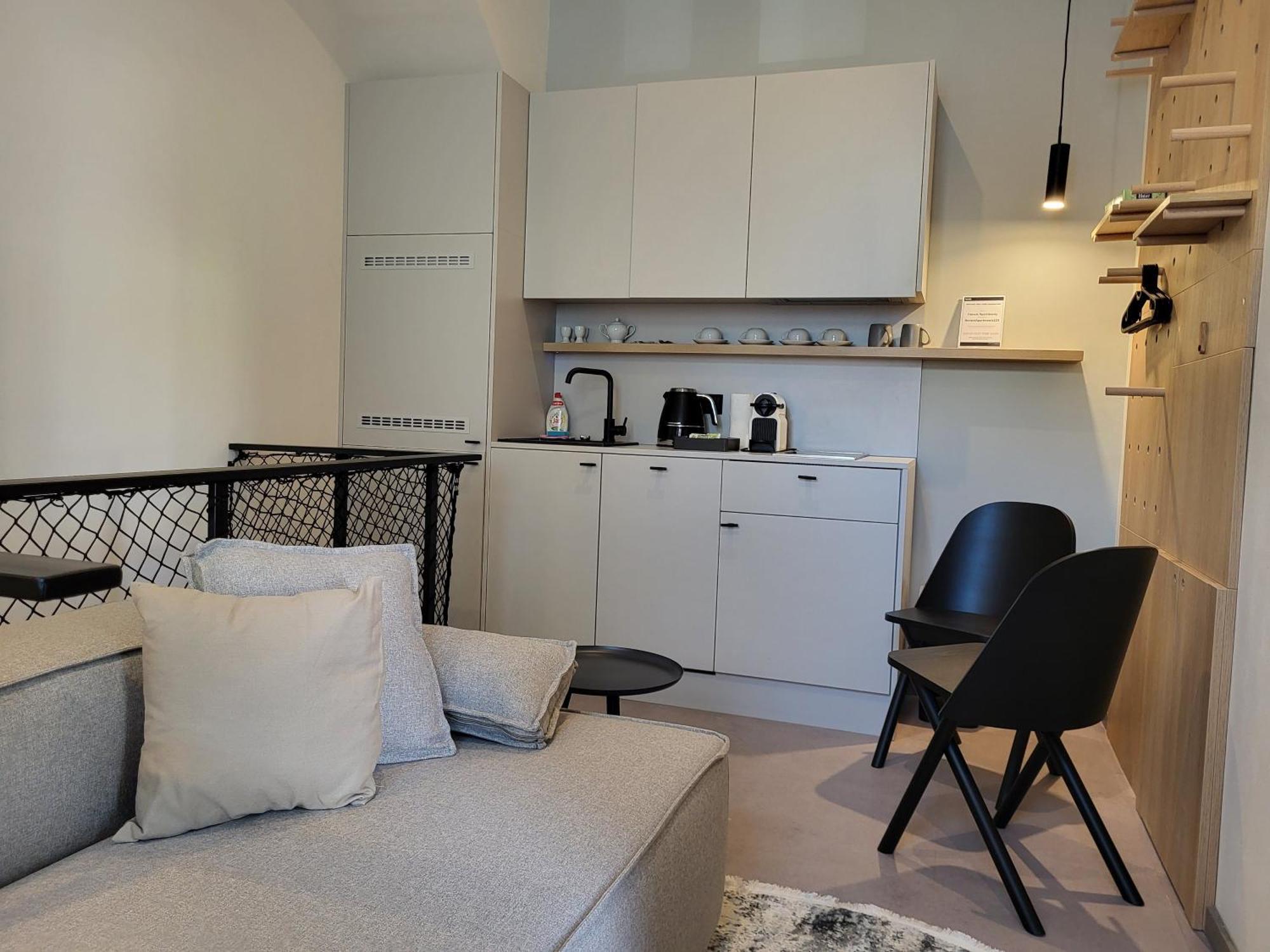 Honest Karlin Aparthotel Prague Room photo