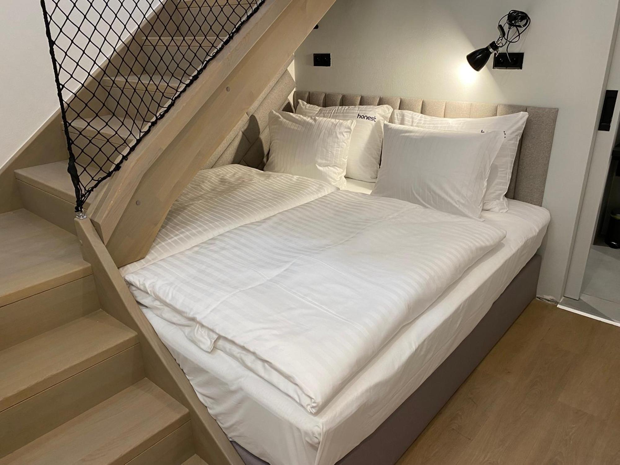 Honest Karlin Aparthotel Prague Room photo